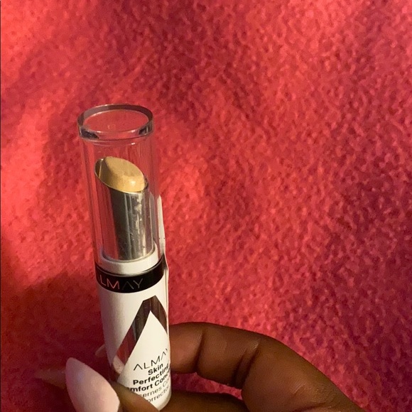 Concealer - Picture 3 of 3